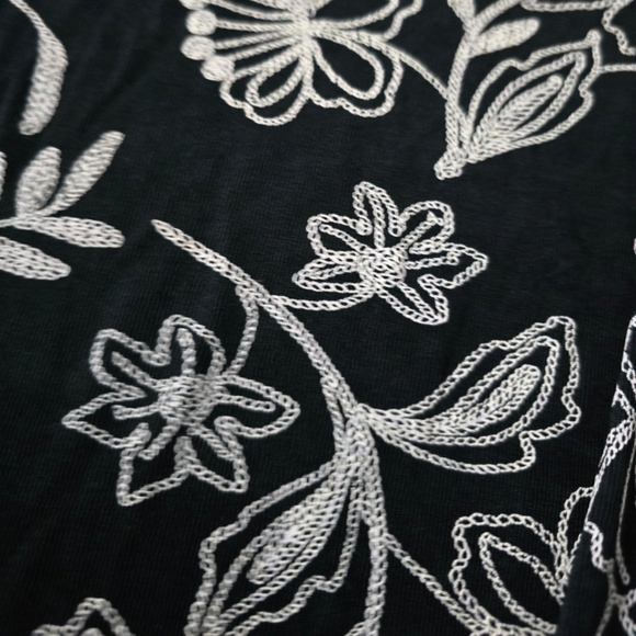 Coldwater Creek 90s Embroidered Floral Blouse Black White Long Sleeve Medium - Picture 3 of 5
